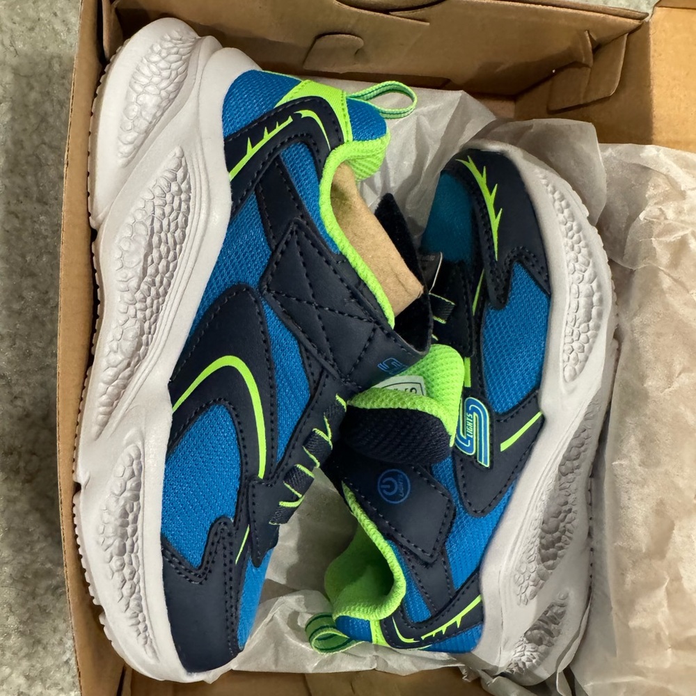 NWT - Skechers Boys Light up Kids Sneakers in Blue - 11.5
